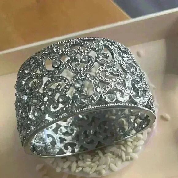 Chunky Silver tone sparkling rhinestone bangle bracelet fillagree detail - Picture 6 of 6